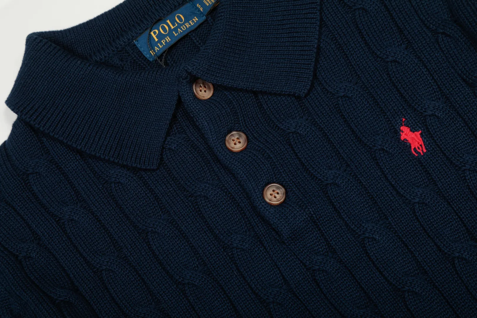 P250 Top quality" Style number: DS862# (not off the shelves all year round) [Ralph Lauren autumn and winter solid color pony embroidery logo knitted POLO lapel sweater] ✅Ralph Lauren Ralph Lauren classic basic lapel POLO same style knitted autumn and winter sweater for men and women ✅Main supplier platform live broadcast Wholesale entity Replenish when out of stock Not off the shelf ✅ZP quality 1:1 version Scan the code to enter the GF website Counter quality ✅Details and quality The only one in Guangzhou Imported high-quality cotton yarn, focusing on high-end, cost-effective, good quality needless to say ✅The version is restored to the original order, the maximum size can be worn up to 190 pounds, loose, comfortable and stress-free ✅The upper body is simple and easy to match, a must-have for men ootd, good-looking clothes are never picky, a must-have recommendation for couples' wardrobes Size: S-XL Color: Black White Gray Khaki Navy Blue White Label Navy Blue Red Label